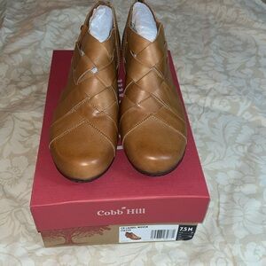 Cobb Hill Laurel booties new in box